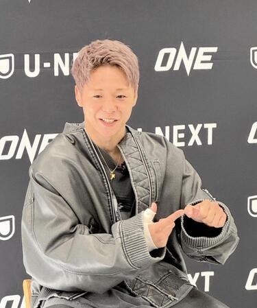 　１６日の試合で右拳の親指の骨にひびが入っていたことを明かした武尊