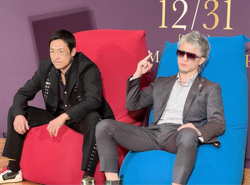 　大みそかのＲＩＺＩＮデビューが決まったジョリー（右）と対戦する芦澤竜誠