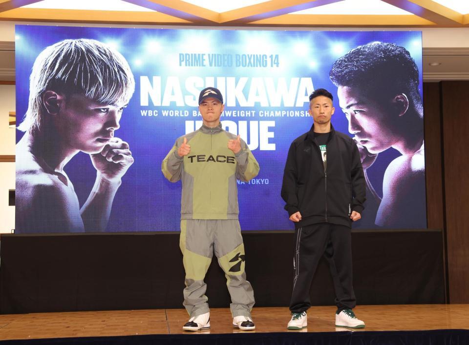 　ポーズを決めるＷＢＣ世界バンタム級１位・那須川天心（左）と２位・井上拓真（撮影・佐々木彰尚）