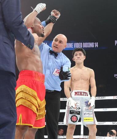 　判定でライース・アリーム（左）に敗れた中野幹士（撮影・石井剣太郎）