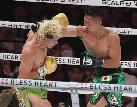 　８回、激しい攻防の那須川天心と井上拓真（撮影・金田祐二）