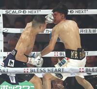 　３回、ホセ・カルデロンに強烈なフックを打ち込む増田陸（撮影・金田祐二）