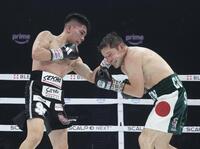 　８回、カルロス・クアドラスを攻める坪井智也（撮影・石井剣太郎）