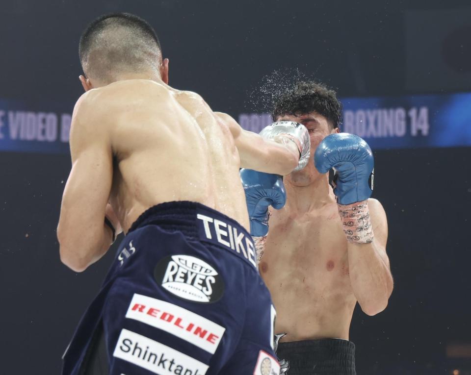 　５回、ホセ・カルデロン（奥）を攻める増田陸（撮影・石井剣太郎）