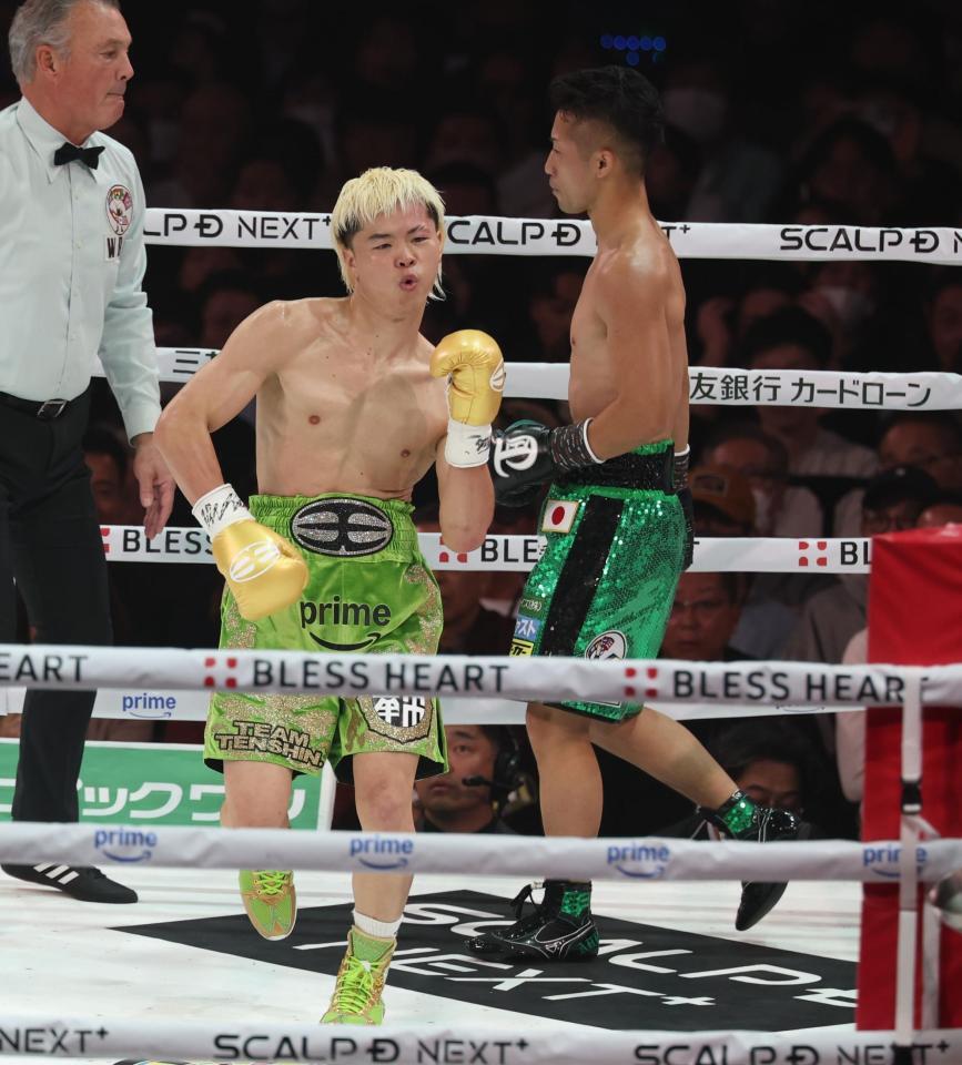 　１回、井上拓真に優勢にダンスする那須川天心（撮影・金田祐二）