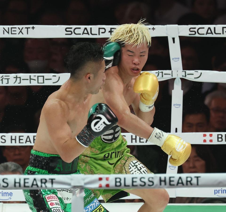 　６回、井上拓真のパンチを受ける那須川天心（撮影・金田祐二）