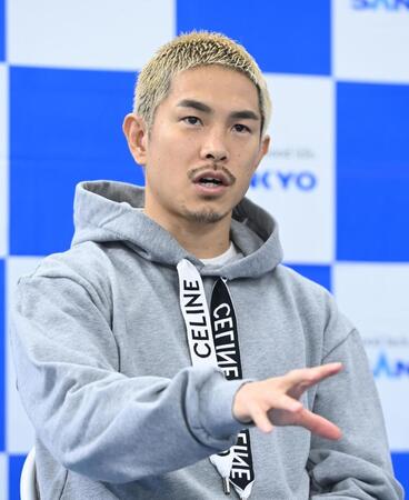 　大晦日の世界戦を発表した井岡一翔（撮影・園田高夫）