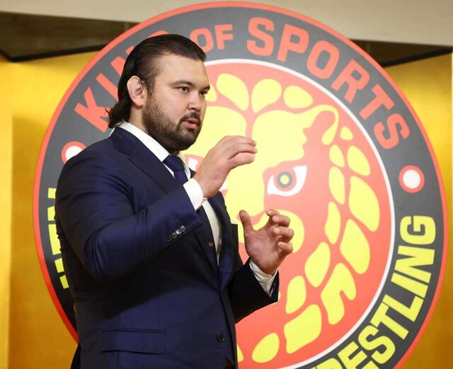 　新日本プロレス入団会見のウルフ・アロン＝２５年６月