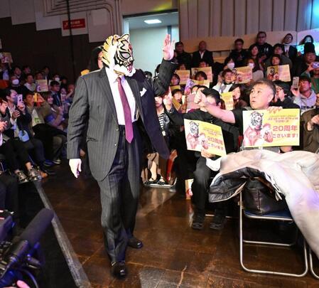 　入場する初代タイガーマスク