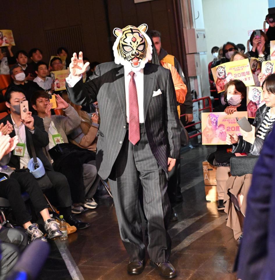 　入場する初代タイガーマスク