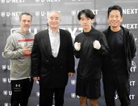 　（左から）オギー・サンチェストレーナー、浜田剛史会長、高見亨介、田中繊大トレーナー