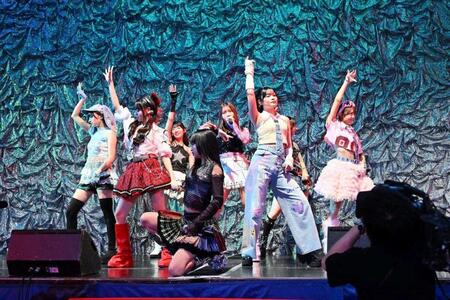 　ライブを披露するオチャノーマ＝提供写真