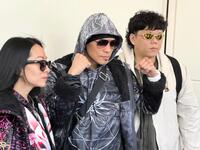 　来日したノニト・ドネア（中央）。左はレイチェル夫人、右はチーフトレーナーの“ドク・ジェイ”