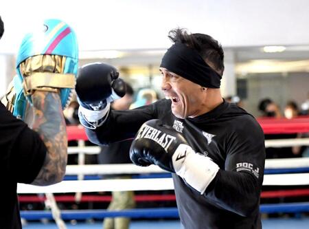 【写真】愛妻に強烈な右を叩き込むドネア