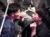 　対戦が決まったリキ（左）と大野篤貴