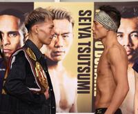 　顔をあわせる堤聖也（左）とノニト・ドネア（撮影・佐々木彰尚）