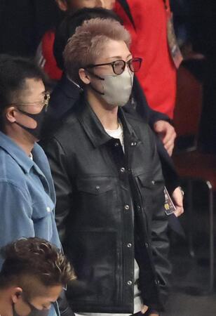 　観戦する井上尚弥（撮影・金田祐二）