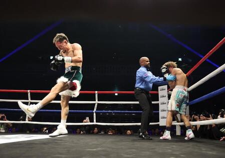 2度目の世界挑戦の桑原拓は呆然4回TKO負け 世界王座獲得ならず