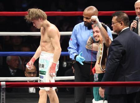 　アンソニー・オラスクアガに敗れ悔しがる桑原拓（撮影・金田祐二）