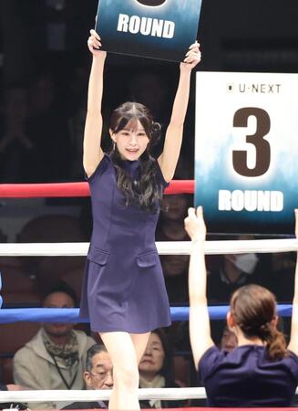 　ラウンドガール（撮影・金田祐二）