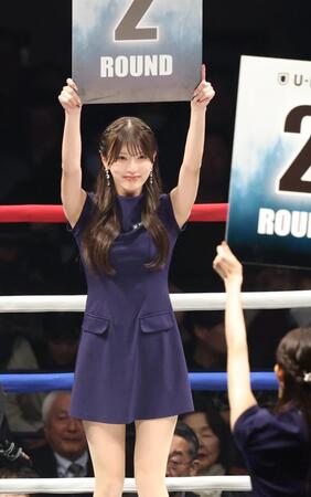 　ラウンドガール（撮影・金田祐二）