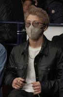 　観戦する井上尚弥（撮影・佐々木彰尚）