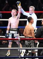 　ノニト・ドネアに判定で勝利し安堵（あんど）の堤聖也（撮影・金田祐二）