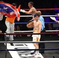 　レネ・サンティアゴに敗れ不満そうな高見亨介（撮影・金田祐二）