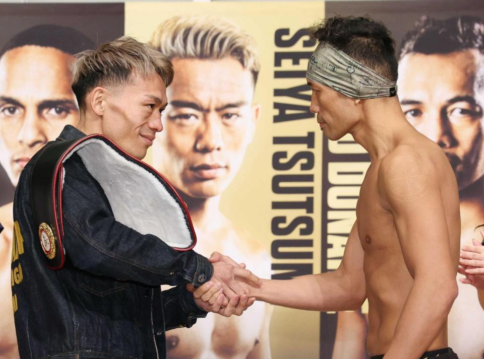 　ノニト・ドネア（右）と握手を交わす堤