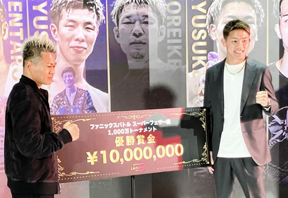 　対戦する渡辺海（右）と新井志道