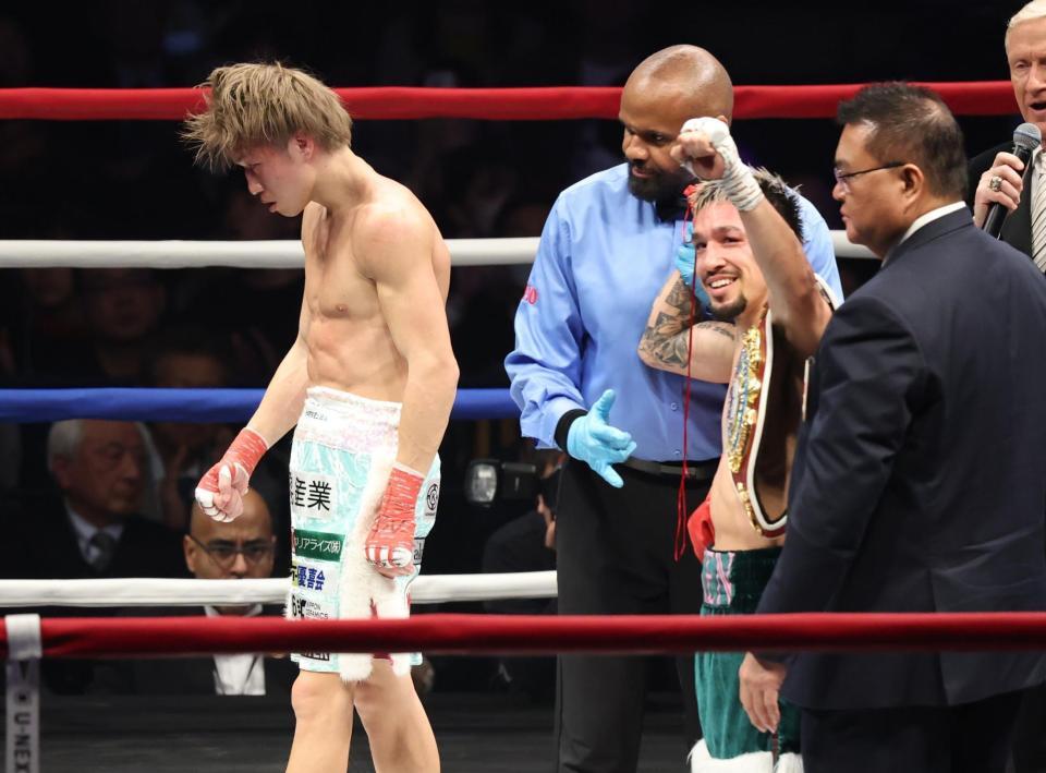 　アンソニー・オラスクアガに敗れ悔しがる桑原拓（撮影・金田祐二）