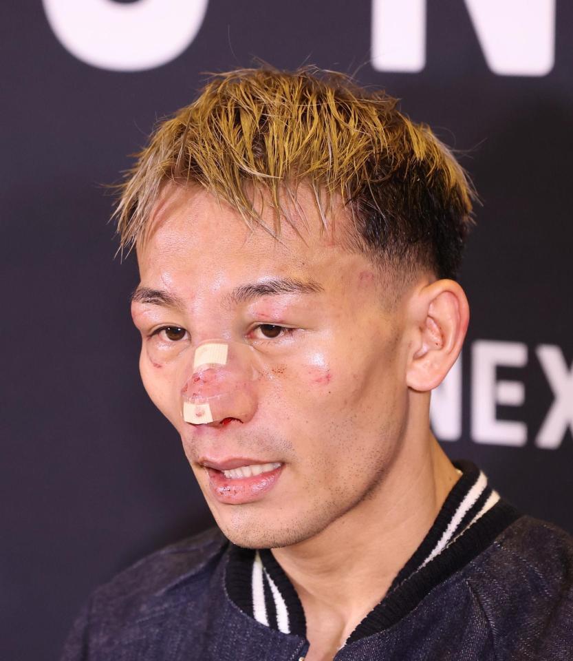 　試合後、会見をする堤聖也（撮影・佐々木彰尚）