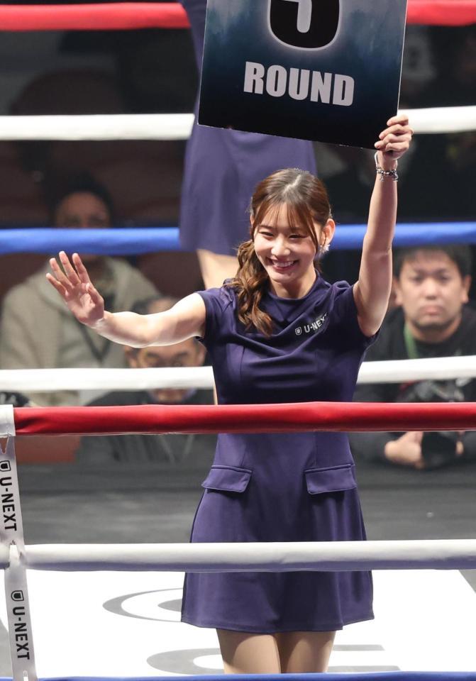 　ラウンドガール（撮影・金田祐二）