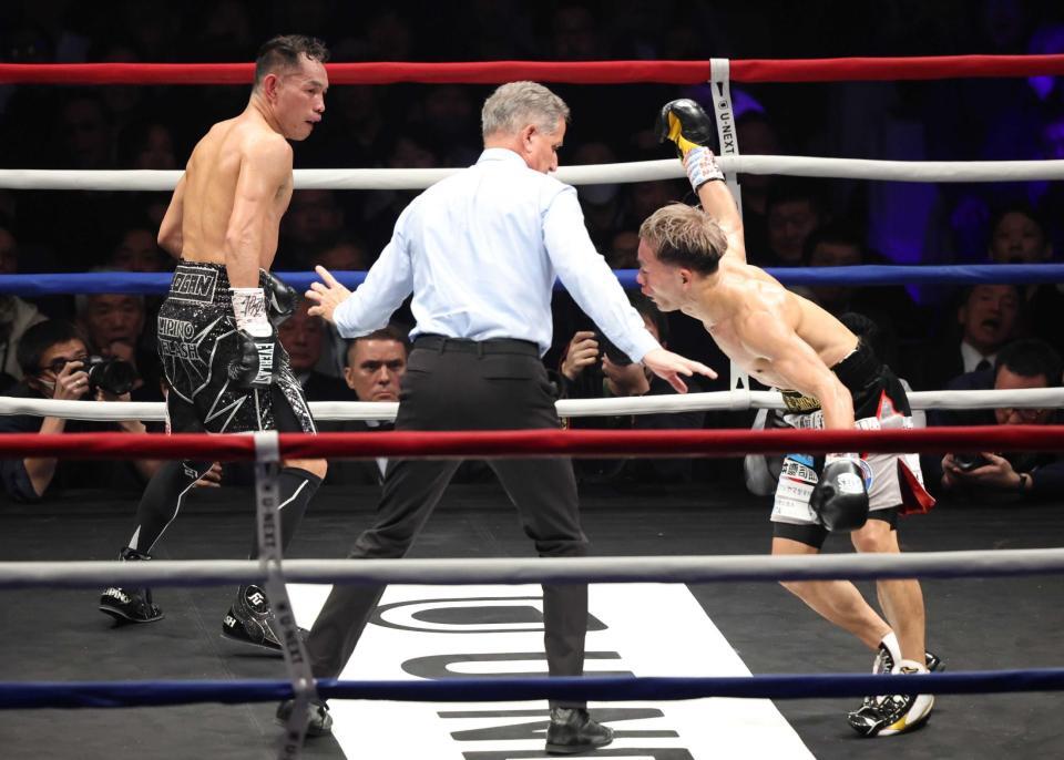 　４回、ドネアのパンチにふらつく堤（右）