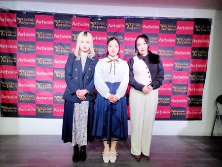 ＡＣＴＲＩＵＭの旗揚げ記者会見を行った惡斗（右）ら