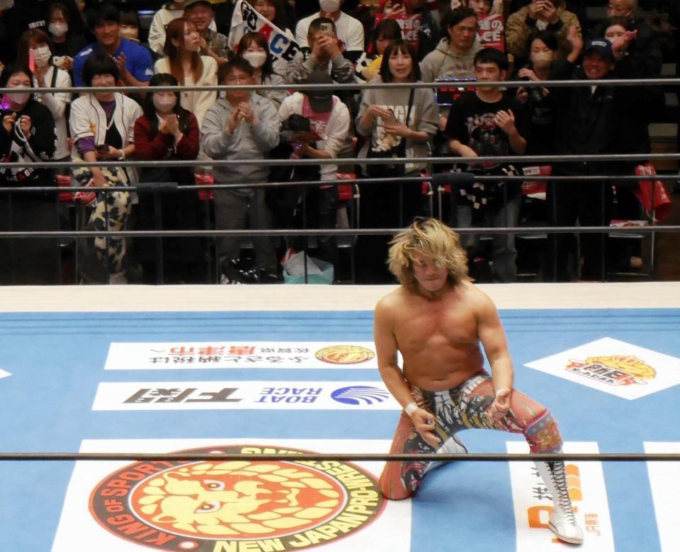 　エアギターを奏でる棚橋弘至