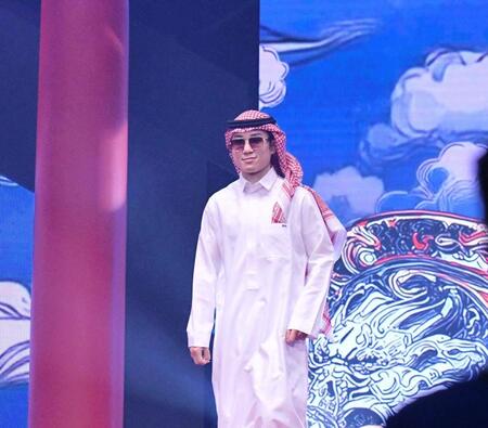 　サウジアラビア興行のイベントで、現地の伝統的な服装「トーブ」を着て登場した寺地拳四朗