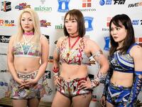 　コメントする（左から）ＣｈｉＣｈｉ、Ｓａｒｅｅｅ、叶ミク