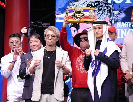 　２７日の対戦を前に初めて向かい合った井上尚弥（手前左）とアラン・ピカソ（同右）