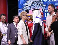 　２７日の対戦を前にフェースオフでにらみ合った井上尚弥（手前左）とアラン・ピカソ（同右）