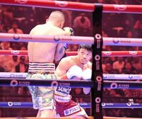 　サウジアラビアでスーパーバンタム級での初陣に臨んだ中谷潤人（右）