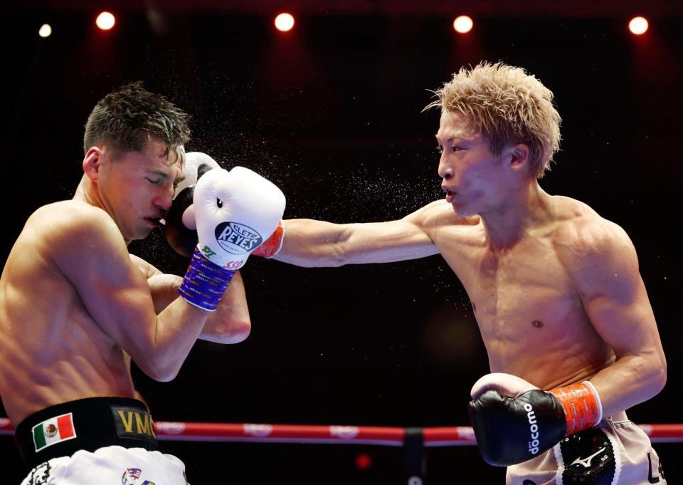 　アラン・ピカソ（左）を攻める井上尚弥（ゲッティ＝共同）