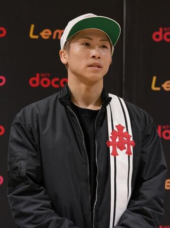　激闘から一夜明け、ドバイから帰国した井上尚弥（撮影・伊藤笙子）