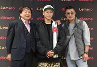 　激闘から一夜明け、ドバイから帰国した（左から）大橋秀行会長、井上尚弥、井上真吾トレーナー（撮影・伊藤笙子）