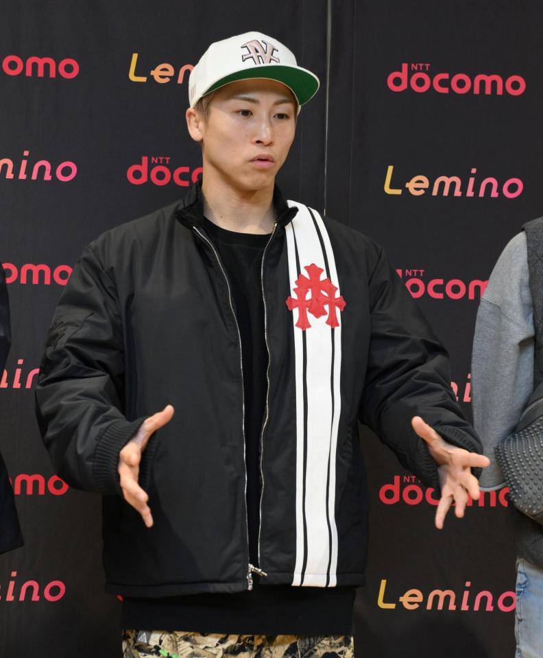 　激闘から一夜明け、試合を振り返る井上尚弥（撮影・伊藤笙子）