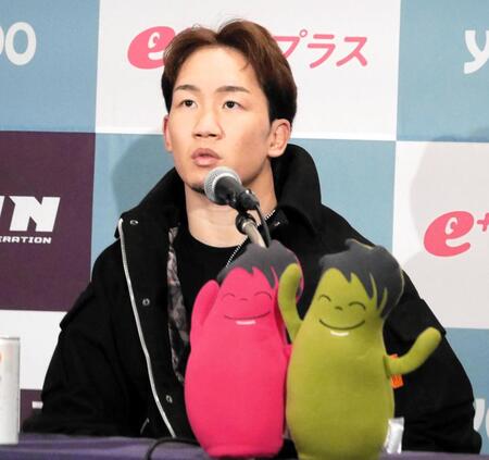 　インタビューに応じる朝倉未来