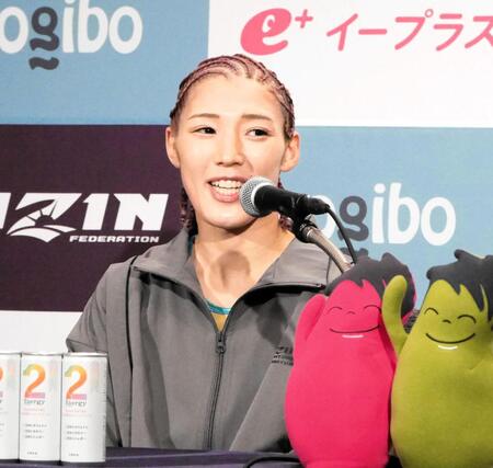 　インタビューを受ける伊澤星花