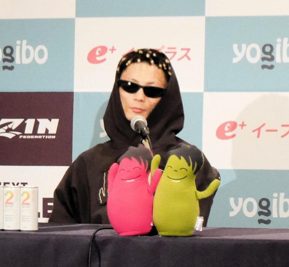 　インタビューに応じる篠塚辰樹