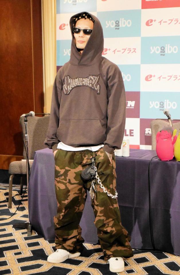 　インタビューを行った篠塚辰樹