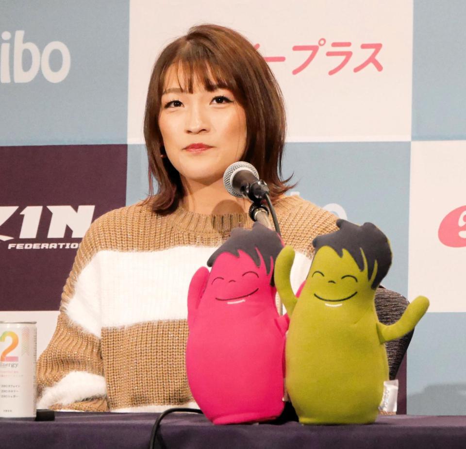 　インタビューを受けるＲＥＮＡ